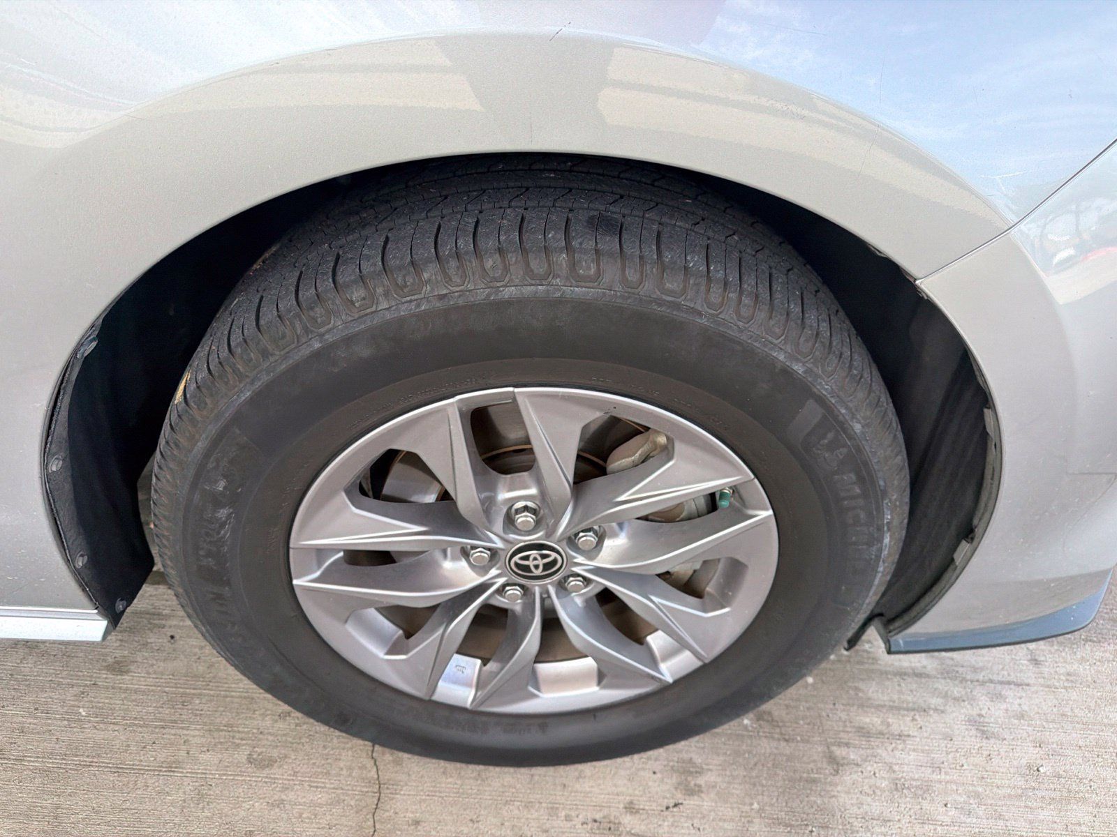 Used 2021 Toyota Sienna XLE FWD image 24