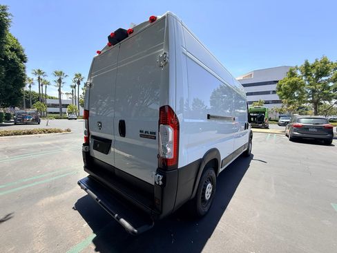 Used 2022 RAM ProMaster 2500 w/ Convenience Group FWD image 6