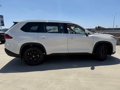 Used 2024 Toyota Grand Highlander AWD image 11