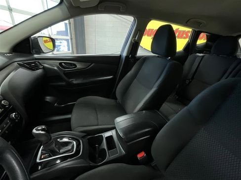 Used 2019 Nissan Rogue Sport S image 11