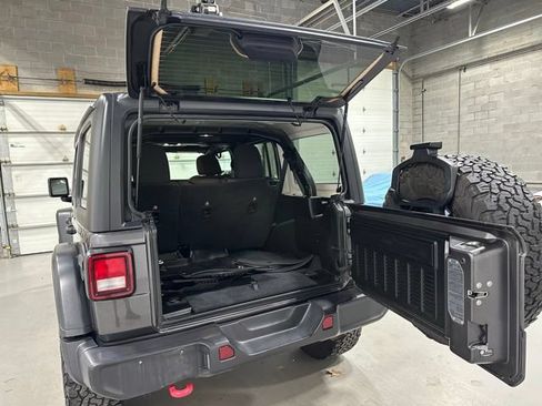 Used 2021 Jeep Wrangler Unlimited Rubicon w/ Cold Weather Group AWD/4WD image 23