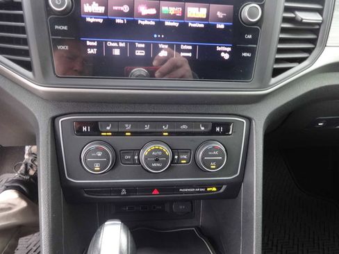 Used 2020 Volkswagen Atlas Cross Sport SE w/ Towing Package image 17