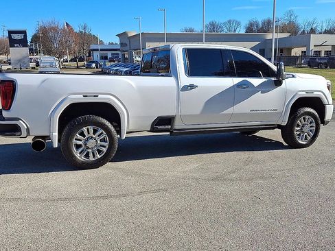 Certified 2022 GMC Sierra 3500 Denali image 9