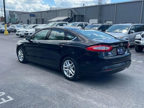 Used 2016 Ford Fusion SE FWD image 6