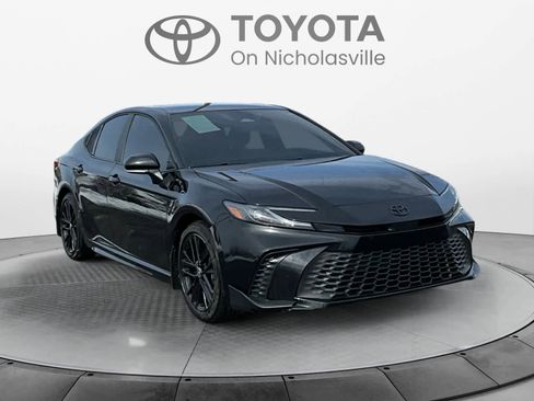 Used 2025 Toyota Camry SE image 8