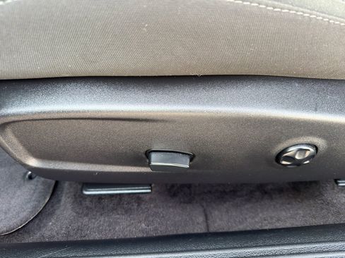 Used 2016 Dodge Challenger SXT image 14