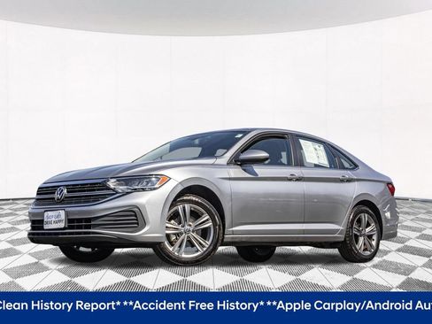 Used 2024 Volkswagen Jetta SE FWD image 2