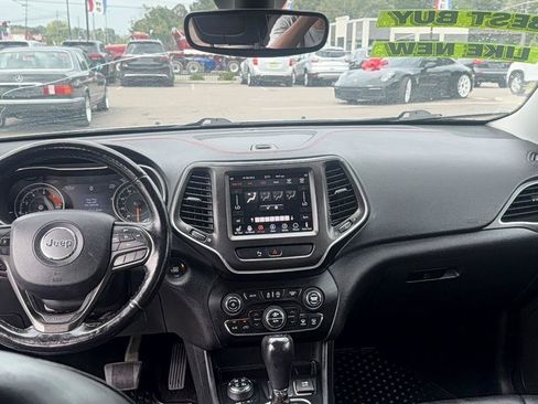 Used 2019 Jeep Cherokee Trailhawk w/ Cold Weather Group AWD/4WD image 12