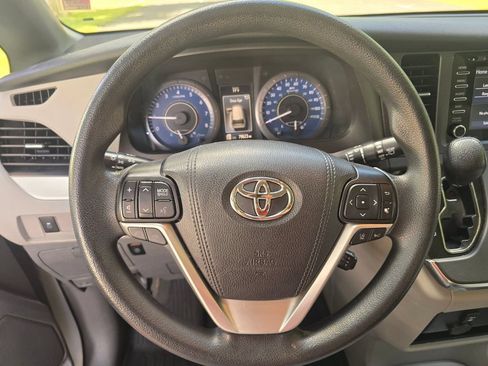 Used 2019 Toyota Sienna LE FWD image 28