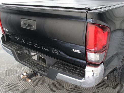 Used 2021 Toyota Tacoma SR5 AWD/4WD image 23