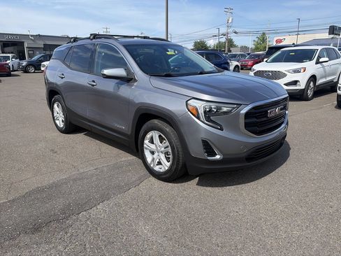 Used 2019 GMC Terrain SLE w/ Driver Convenience Package FWD image 7