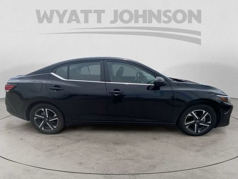 Used 2024 Nissan Sentra SV FWD image 11