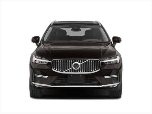 Used 2022 Volvo XC60 B6 Inscription w/ Climate Package image 4