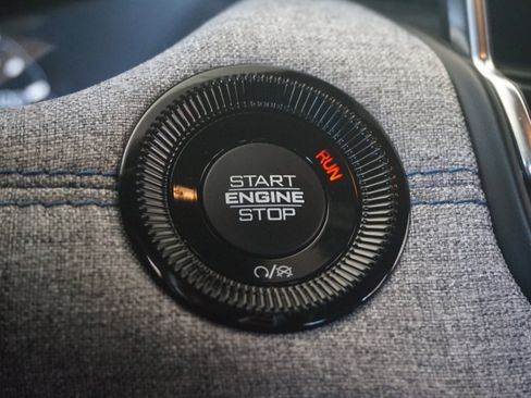 Used 2023 Jeep Compass Sport image 32