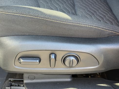 Used 2020 Chevrolet Equinox LT image 20