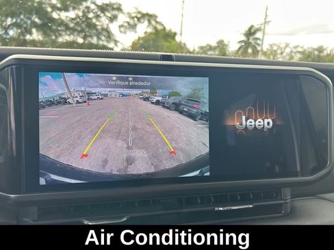 Used 2024 Jeep Wrangler Unlimited Rubicon image 15