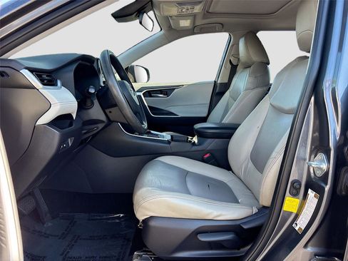 Used 2019 Toyota RAV4 XLE image 22