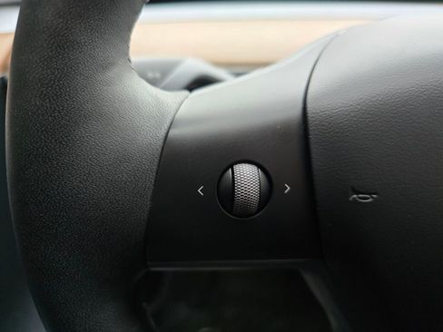 Used 2023 Tesla Model Y Long Range image 28