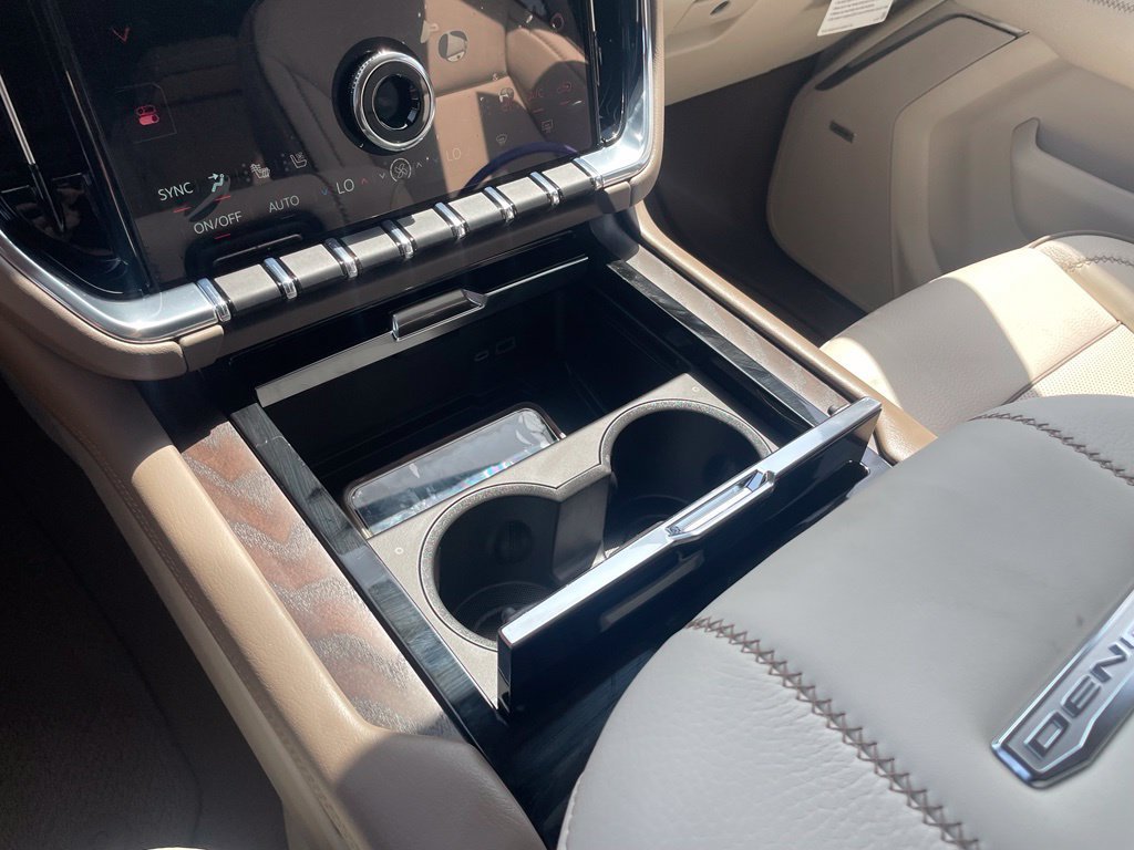 New 2026 GMC Yukon Denali w/ Advanced Technology Package AWD/4WD image 18