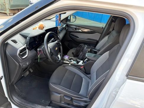 Used 2025 Chevrolet TrailBlazer LT w/ LT Cold Weather Package FWD image 20