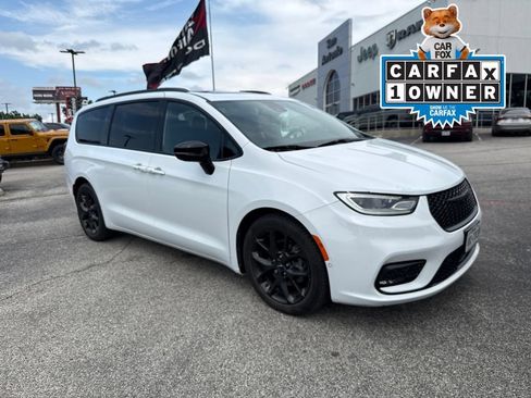 Used 2023 Chrysler Pacifica Limited w/ S Appearance Package FWD image 1