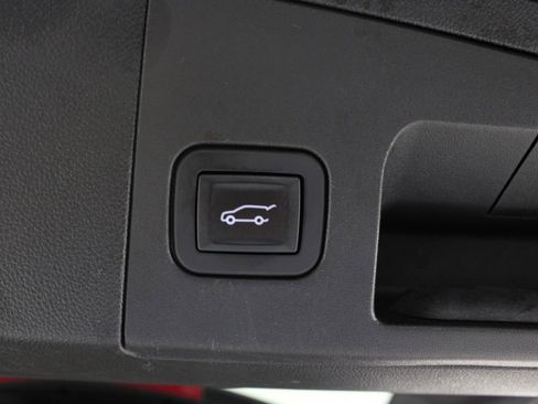 Used 2019 Cadillac XT5 FWD image 17