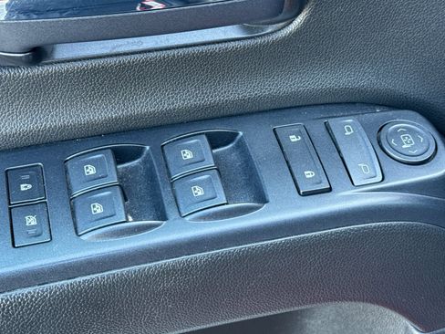 Used 2018 Chevrolet Silverado 1500 Custom w/ Custom Value Package image 13