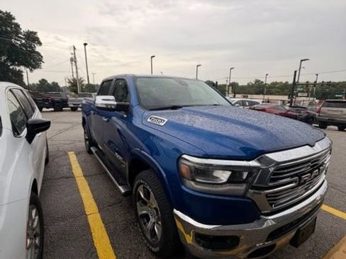 Used 2019 RAM 1500 Laramie AWD/4WD image 3