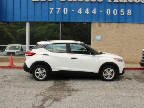 Used 2020 Nissan Kicks S FWD image 4