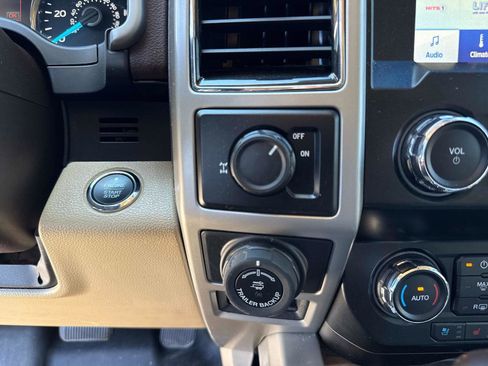 Used 2019 Ford F150 Lariat RWD image 28