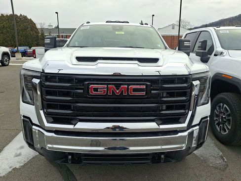 New 2026 GMC Sierra 3500 Pro image 2