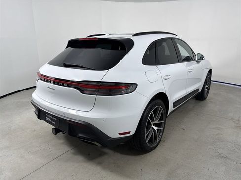 Certified 2025 Porsche Macan image 7
