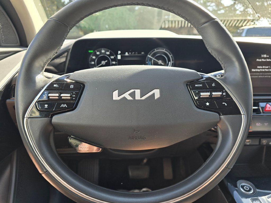 Certified 2023 Kia Niro Wind w/ Wind Preserve Package FWD image 15
