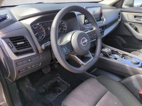 Used 2024 Nissan Rogue SV image 10