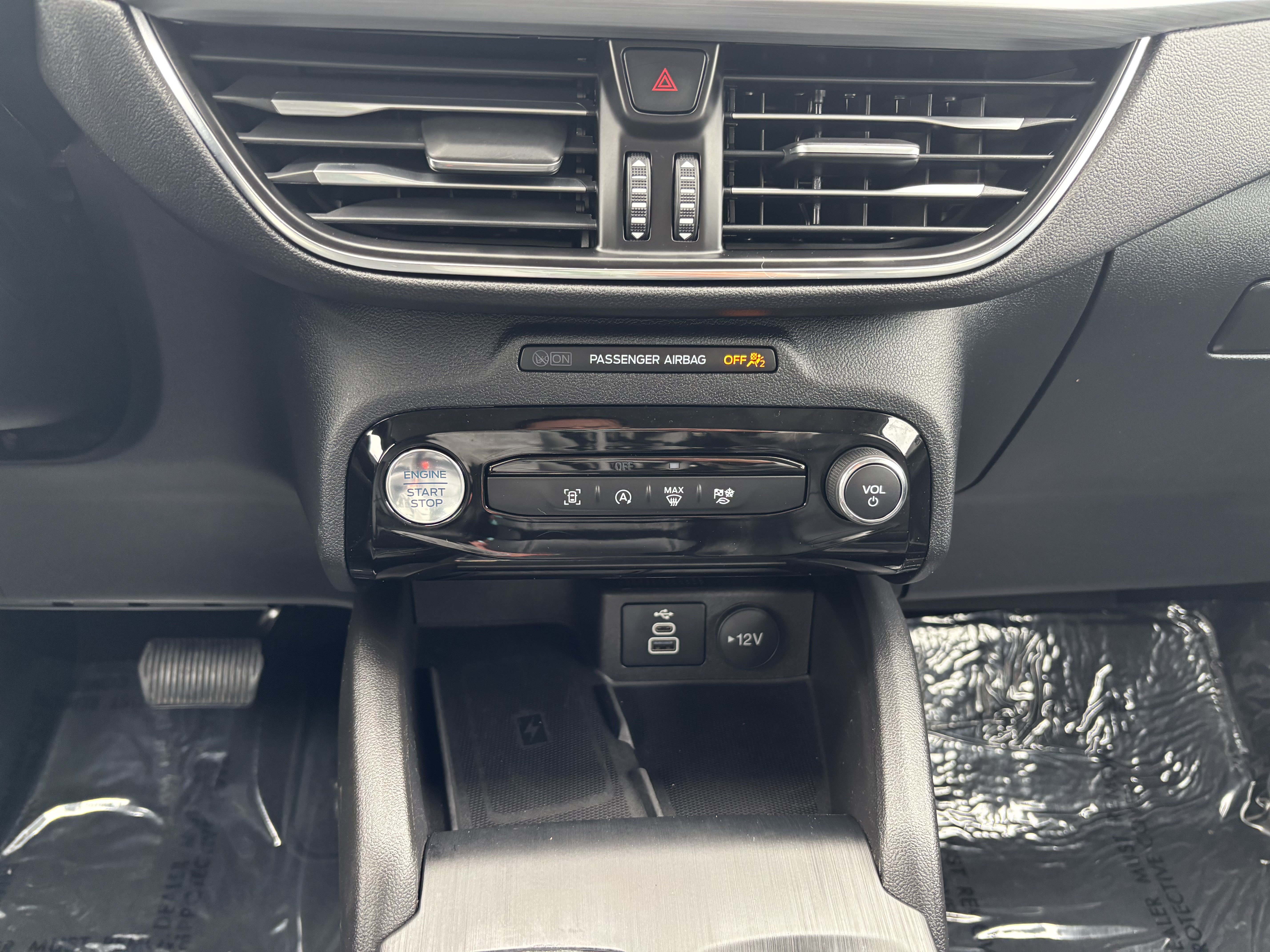 Used 2025 Ford Escape Platinum AWD/4WD image 16