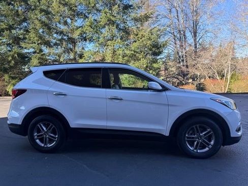 Used 2017 Hyundai Santa Fe Sport image 4