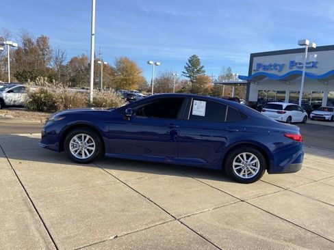 Used 2025 Toyota Camry LE image 6