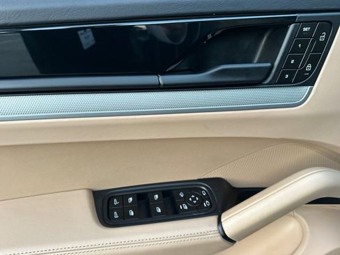 Certified 2024 Porsche Cayenne image 12