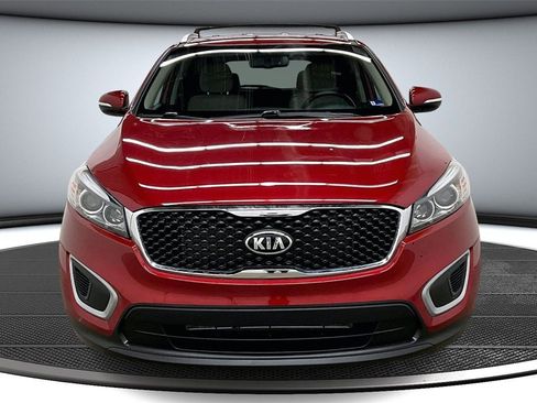 Used 2016 Kia Sorento LX w/ LX Convenience Package image 2