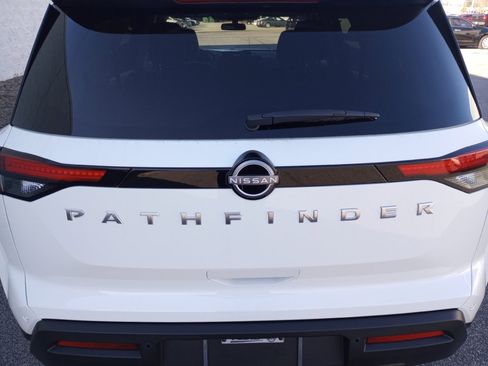 New 2025 Nissan Pathfinder S image 14