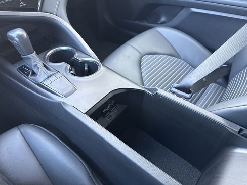 Used 2023 Toyota Camry SE image 18