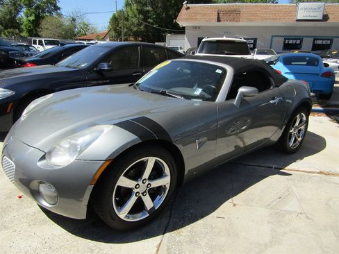 Used 2007 Pontiac Solstice Convertible w/ Premium Package image 1