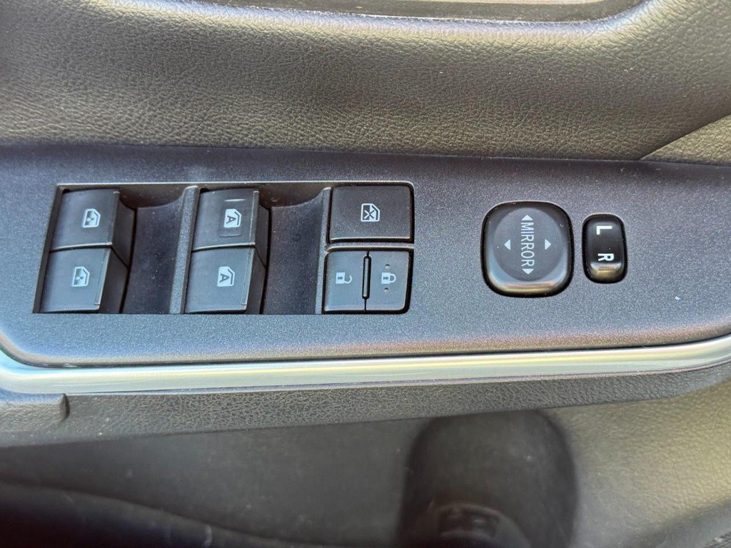 Used 2015 Toyota Camry SE FWD image 21