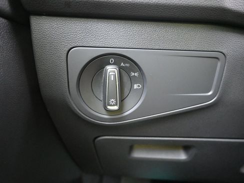 Used 2024 Volkswagen Tiguan SE image 18