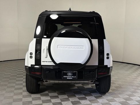 New 2026 Land Rover Defender 110 X-Dynamic SE image 4