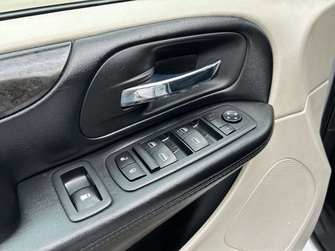 Used 2019 Dodge Grand Caravan SE image 15