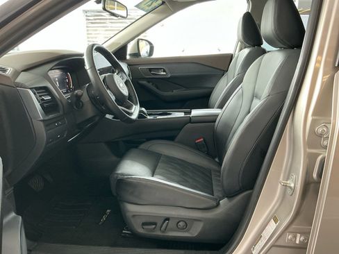 Used 2021 Nissan Rogue Platinum image 32