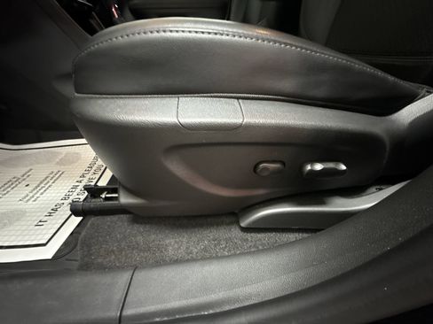 Used 2022 Buick Encore Preferred w/ Safety Package II image 18