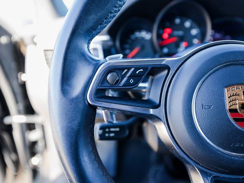 Certified 2018 Porsche Macan Sport Edition image 17