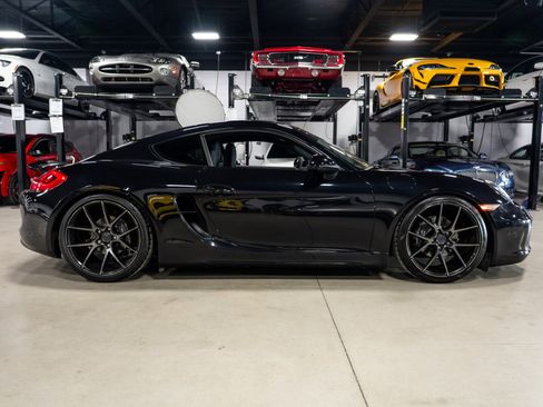Used 2016 Porsche Cayman image 9